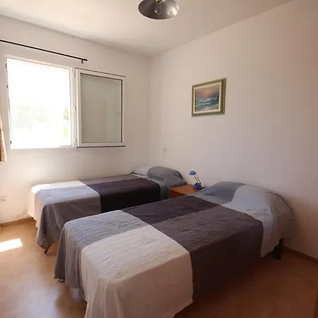 Belle D Angle Avec Veranda Et Wifi, 2 Dans Securisee Avec Piscine Commune 800m De La Un Vrai Havre De Paix Lrcs116